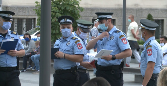 Policija i večeras legitimisala članove grupe PZD