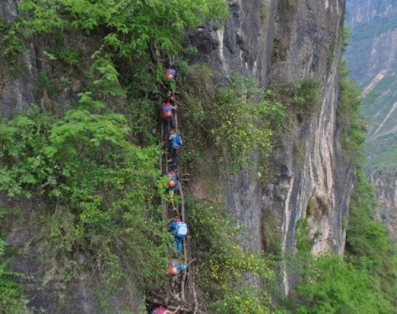 Stanovnici kineskog sela više neće do kuće putovati „nebeskim stepenicama“!