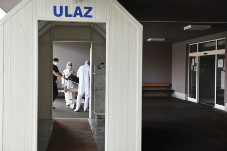 "Kosmosov" tunel za dezinfekciju nalazi se ispred UKC-a