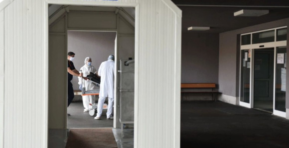"Kosmosov" tunel za dezinfekciju nalazi se ispred UKC-a