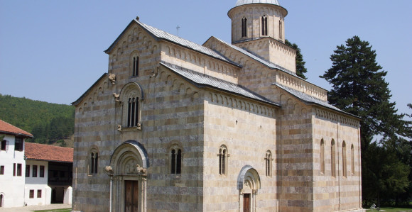 Ambasade: Vratite zemlju Visokim Dečanima