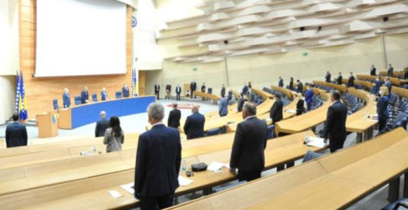 Predloženo ukidanje 700 KM paušala poslanicima