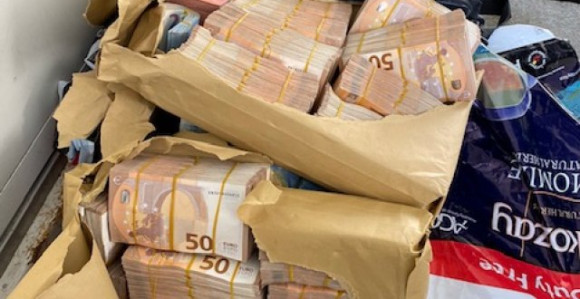 Zaplijenјena velika suma novca na ulazu u Srbiju