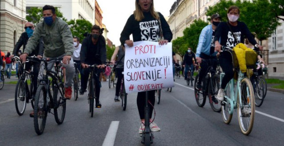 Hiljade biciklista na protestima u Sloveniji