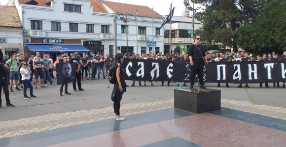 Бијељина: Мирни протести испред Окружног суда