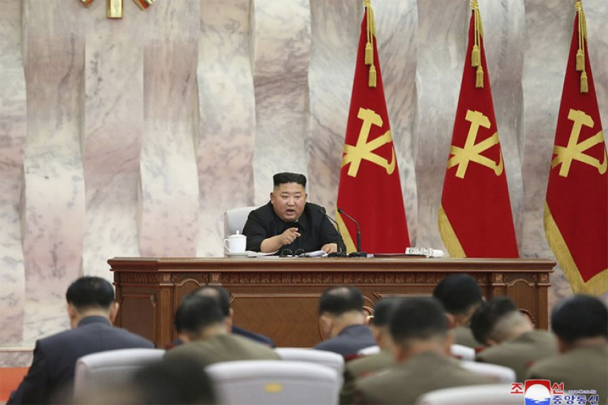 Kim ponovo u javnosti, podiže borbenu gotovost?