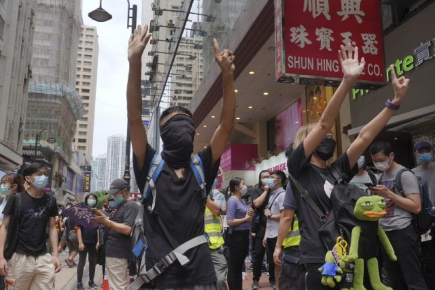 Полиција испалила сузавац на демонстранте