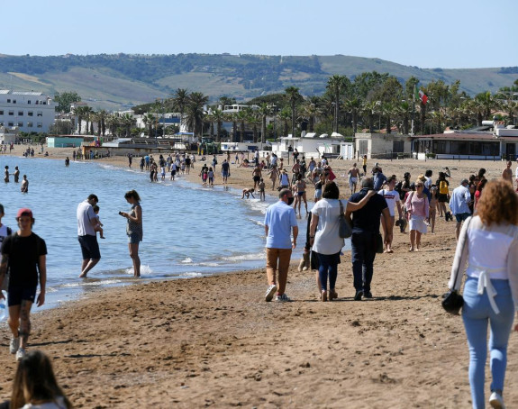 Italija: Pune plaže za vikend nakon karantina