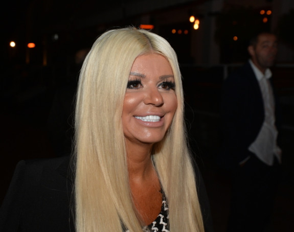 Kako zvuči kad Dara peva na engleskom?! (VIDEO)