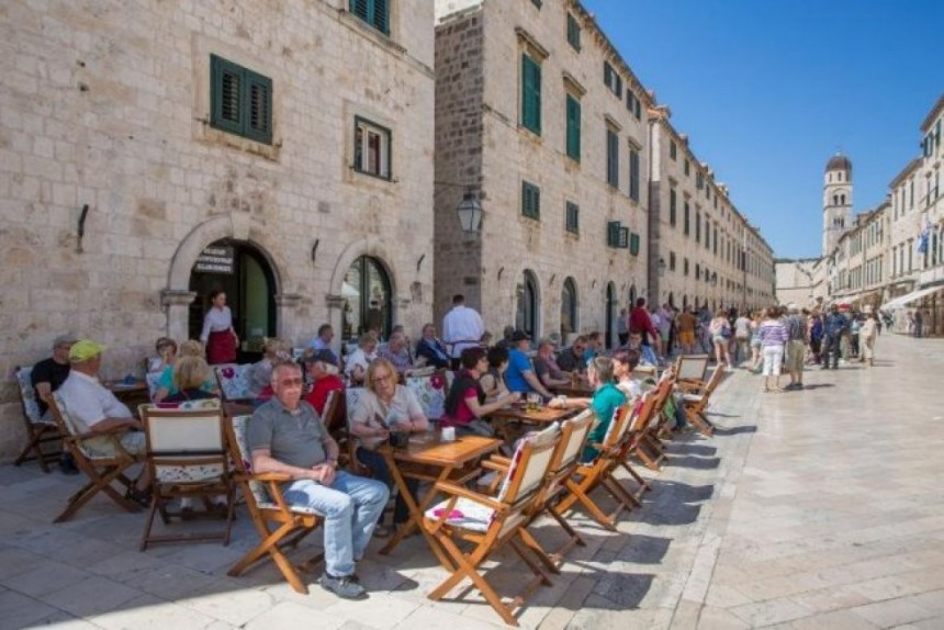 Pogledajte koliko u kafiću u Dubrovniku koštaju sok i kafa