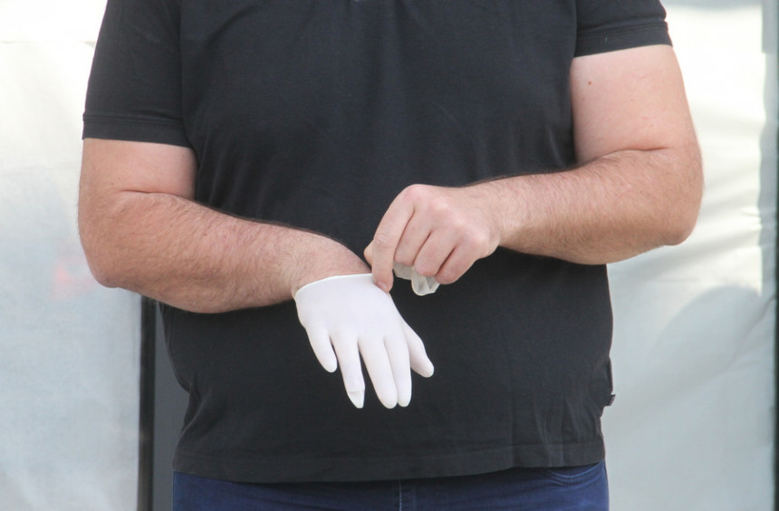 Kazna 500 evra za bacanje rukavica i maski na ulici