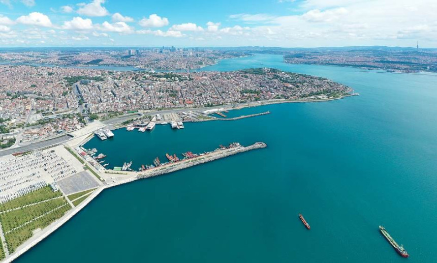 Nevjerovatno: Voda u Bosforu postala tirkizna