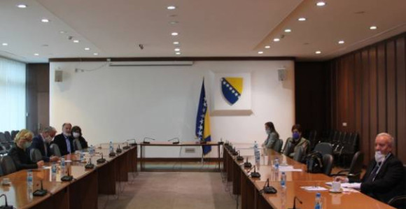Traže se podaci o nabavci respiratora i pokretne bolnice