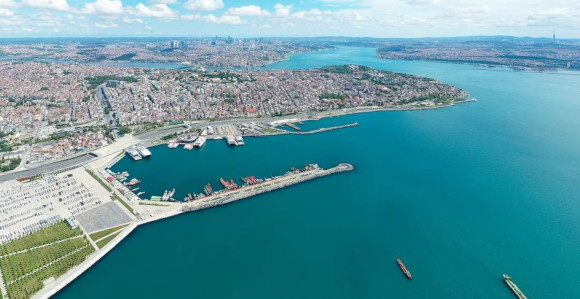 Nevjerovatno: Voda u Bosforu postala tirkizna