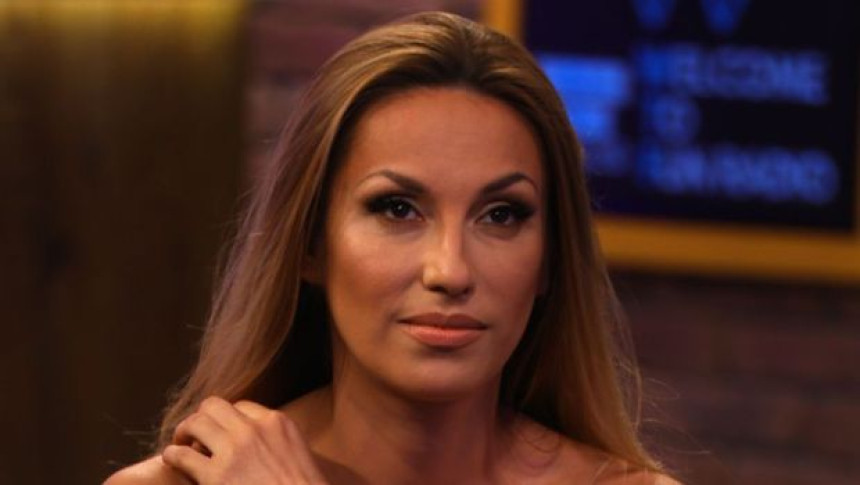 Rada Manojlović otkrila: Žena pokušala da me siluje u WC-u!