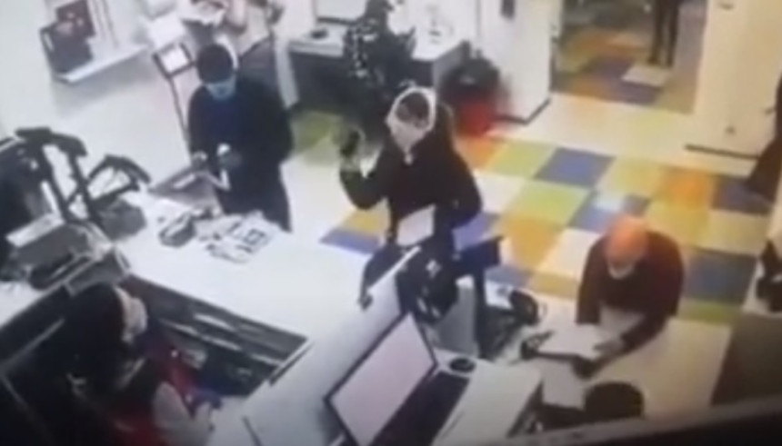 Ako nemaš masku - imaš gaće! (VIDEO)