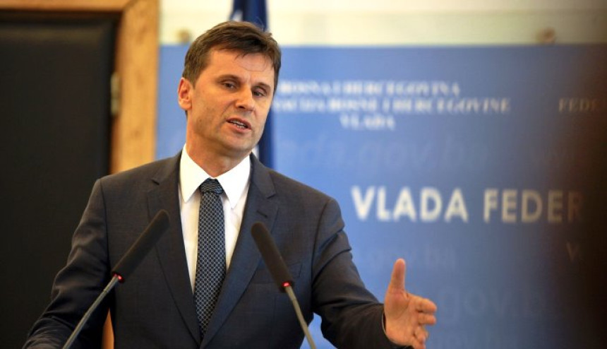 SIPA oduzela telefon i premijeru FBiH Fadilu Novaliću