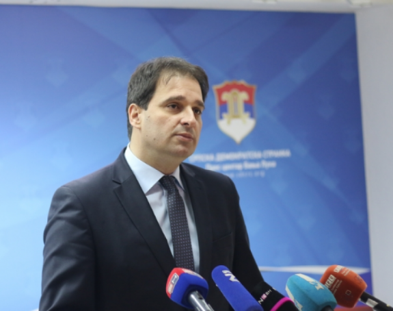 Dok Podžić knjiži imovinu, Dodik se sklonio u Foču!