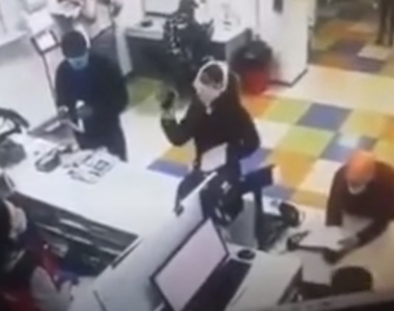 Ako nemaš masku - imaš gaće! (VIDEO)