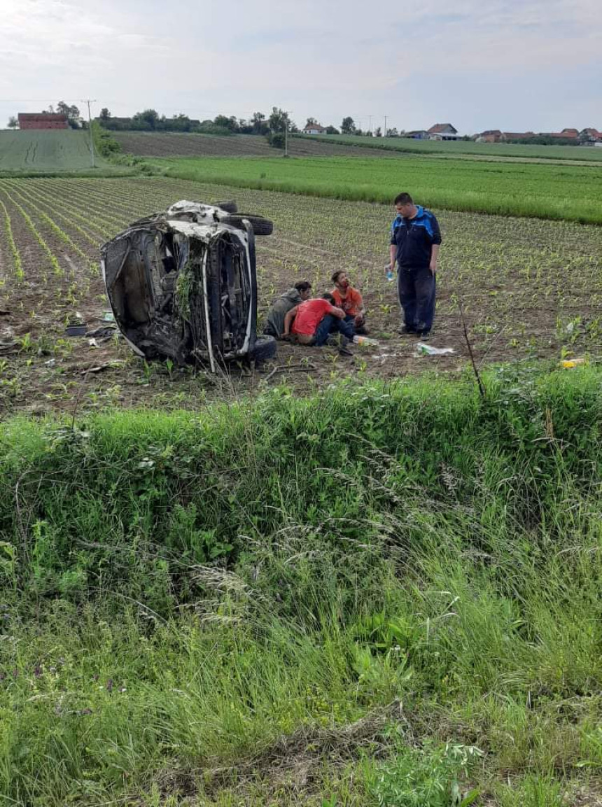 Bijeljina: Ukrali automobil, pa se prevrnuli