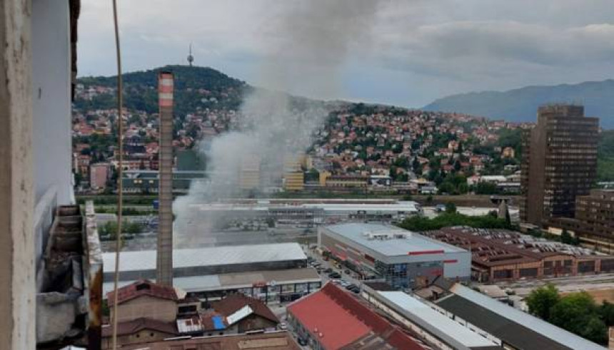 Сарајево: Пожар у халама, ватрогасци на терену