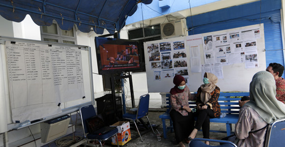 Bahati ministar koronu uporedio sa ženama