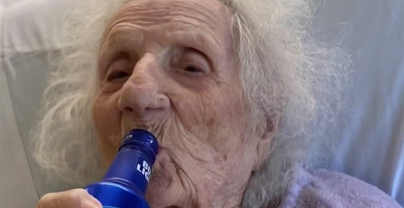 Baka pobijedila koronu i proslavila uz pivo