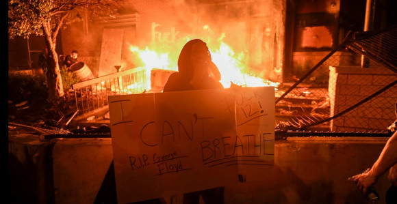 Spaljena policijska stanica, Tramp prijeti vojskom