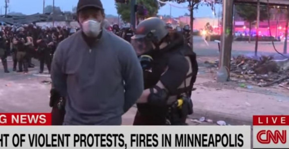 Uhapšen novinar uživo u programu u Mineapolisu