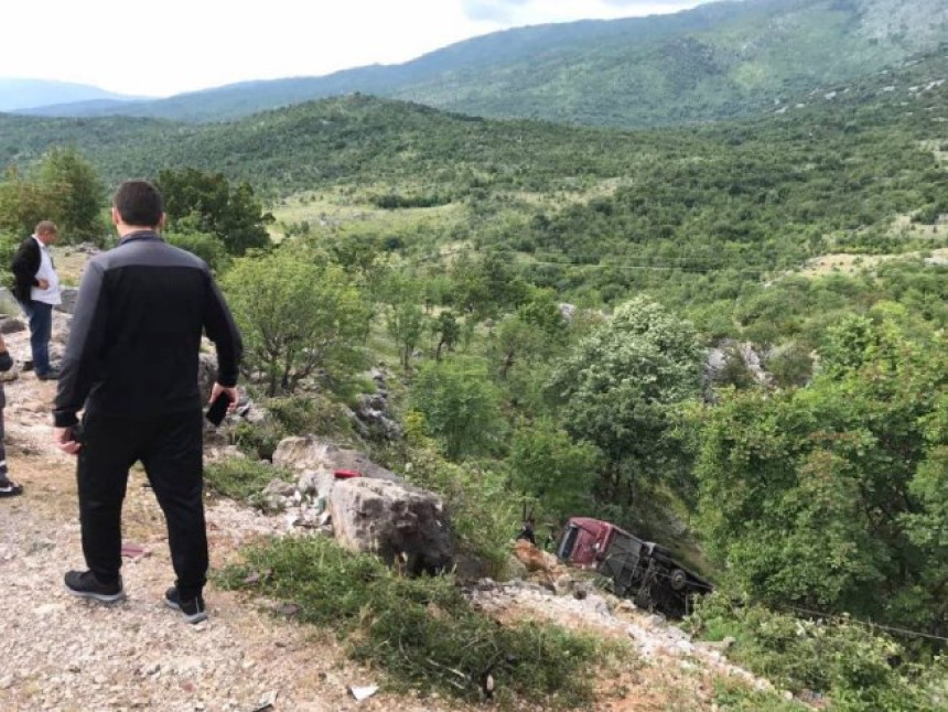 Poginule dvije osobe, desetak povrijeđeno