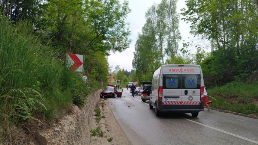 Teška nesreća na putu Pale-Sokolac, ima povrijeđenih