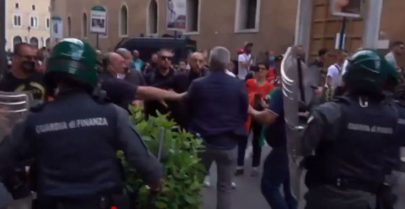 Protesti u Rimu: "Ostavili su nas da umreno"