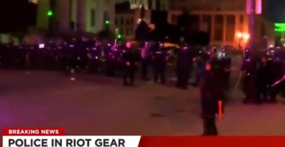 SAD: Policija otvorila vatru na novinare!