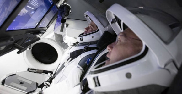 Први пут у свемир лансирана ракета са астронаутима