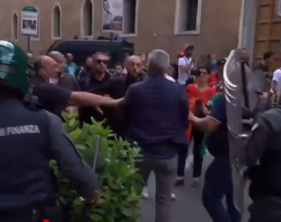 Protesti u Rimu: "Ostavili su nas da umreno"