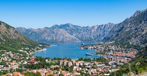 Turisti počeli da stižu odmah poslije ponoći u Crnu Goru