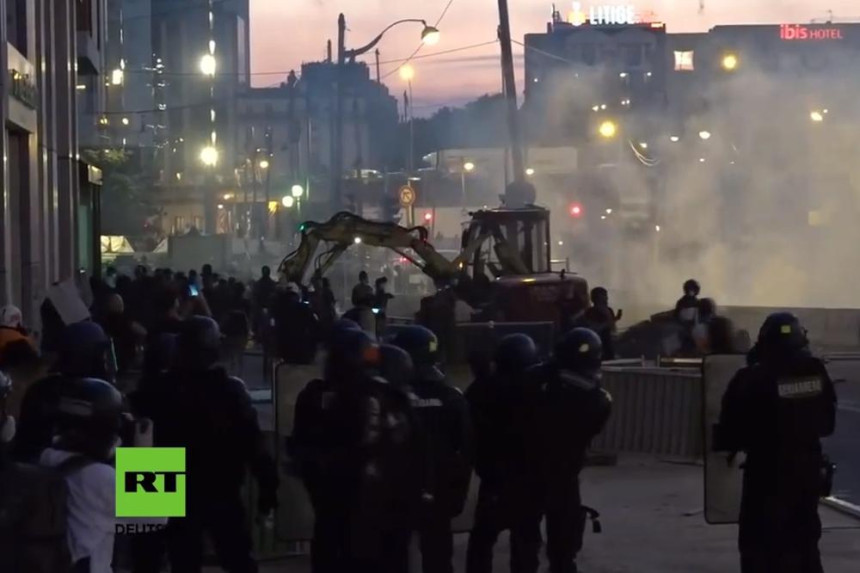 Protest zbog korona mjera i ubistva u Americi