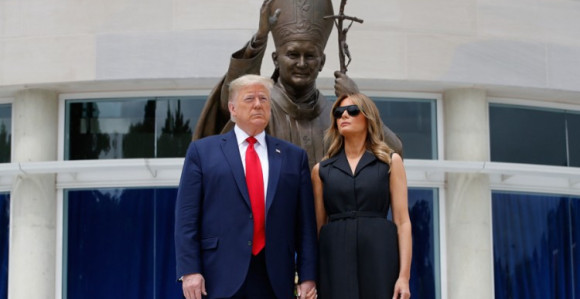 Ovako se Melanija nasmije kad je zamoli Donald