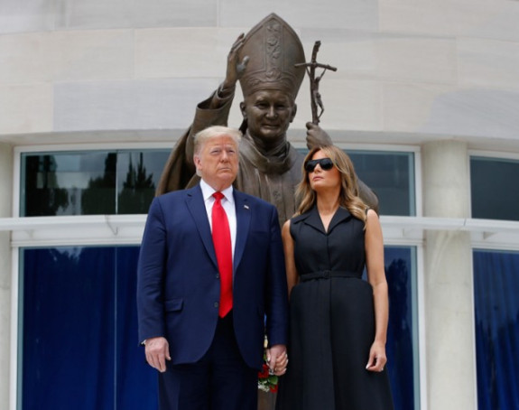 Ovako se Melanija nasmije kad je zamoli Donald