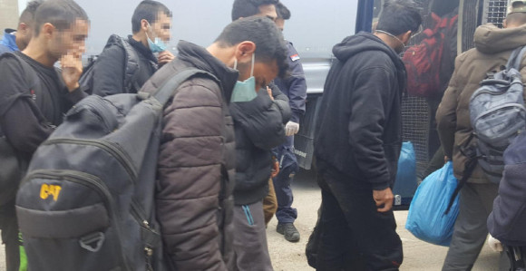 Migranti se krili među sunđerima u kamionu