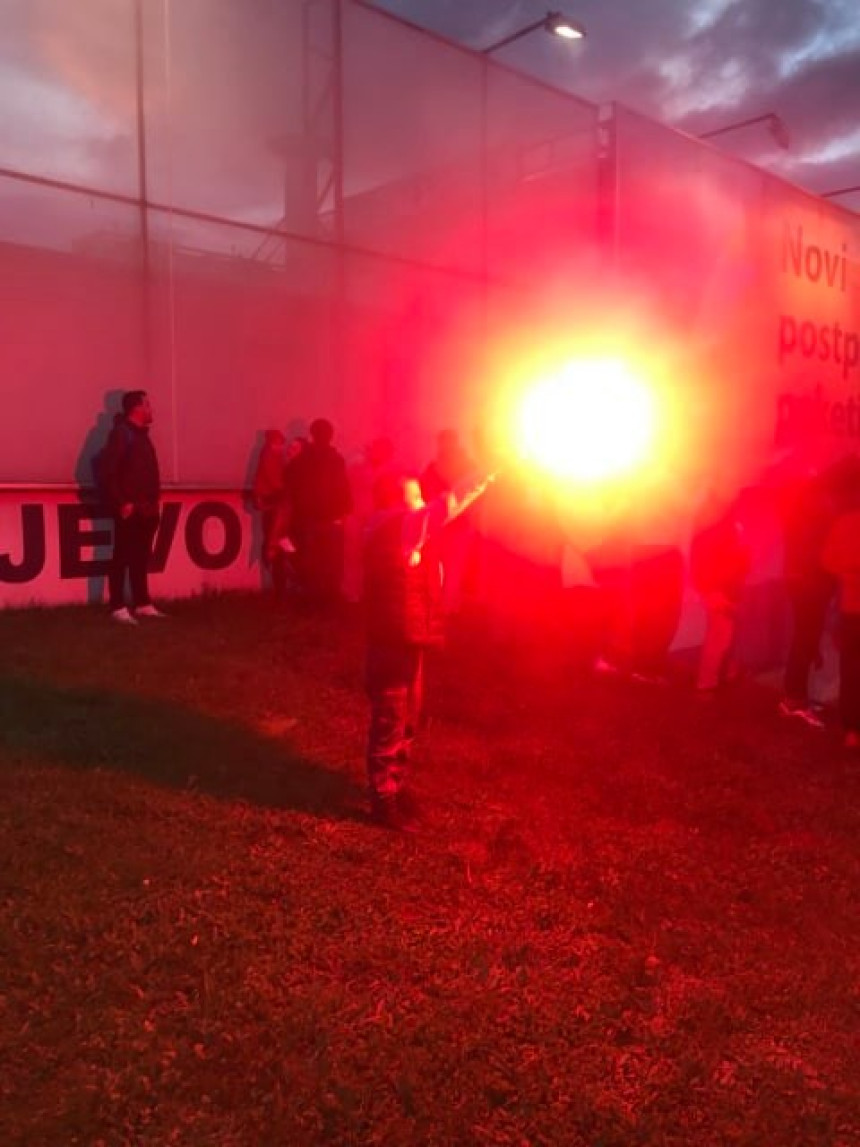 Navijači i igrači FK Sarajevo proslavljaju titulu
