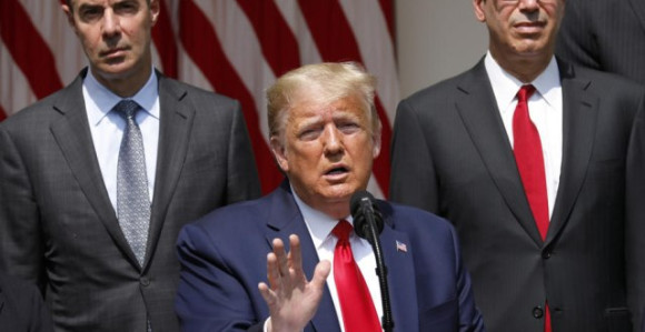 Трамп шокирао новинаре: Ово је диван дан за Флојда