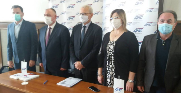 "Malo vremena je za vraćanje povjerenja u SNSD!"