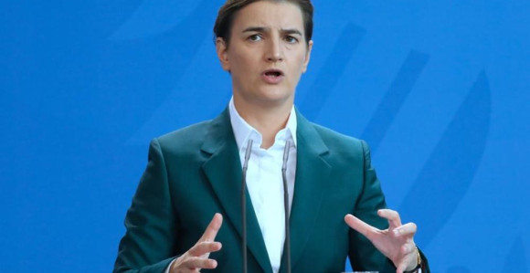 Desanku Maksimović niko neće izbaciti iz prosvjete