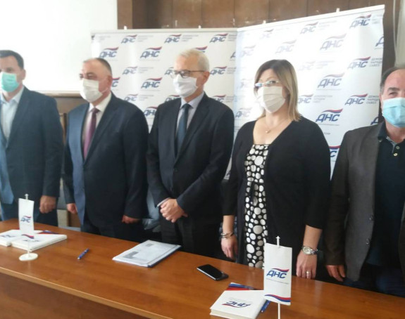 "Malo vremena je za vraćanje povjerenja u SNSD!"