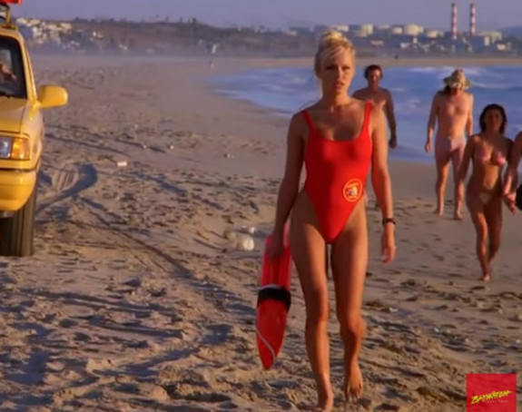 Pamela u 53. godini može da obuče kupaći iz "Čuvara plaže" i izgleda top!
