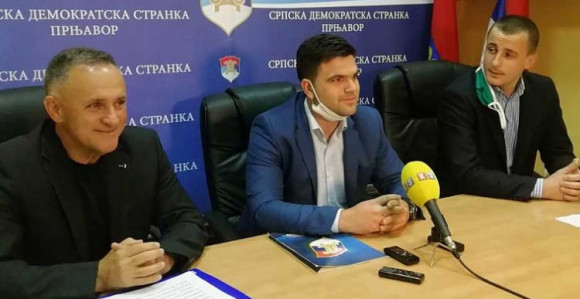 SDS Prnjavor: Gomilanje kadrova u administraciji