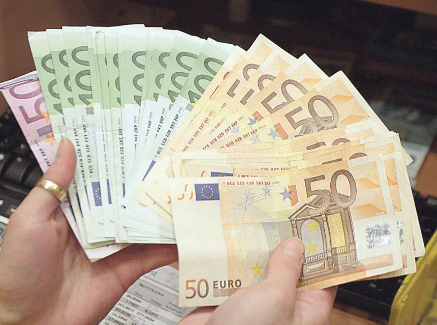 Hrvatska se oprašta od kune, uvodi evro