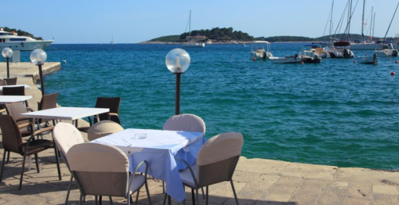 Hvar sablasno prazan- Nigdje nikoga