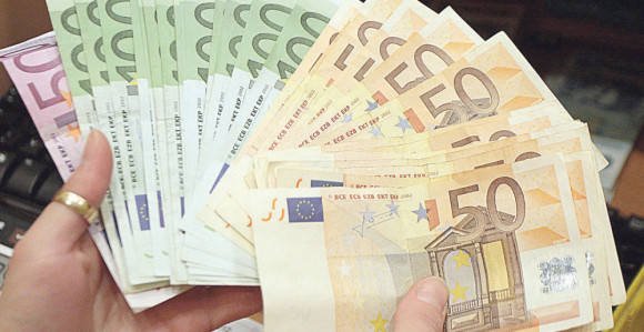 Hrvatska se oprašta od kune, uvodi evro